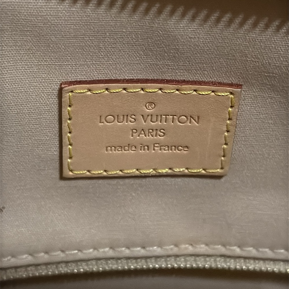 ❤️ AUTHENTIC Louis Vuitton Lockit Beige and Black Vernis Patent Leather LV - Picture 9 of 15